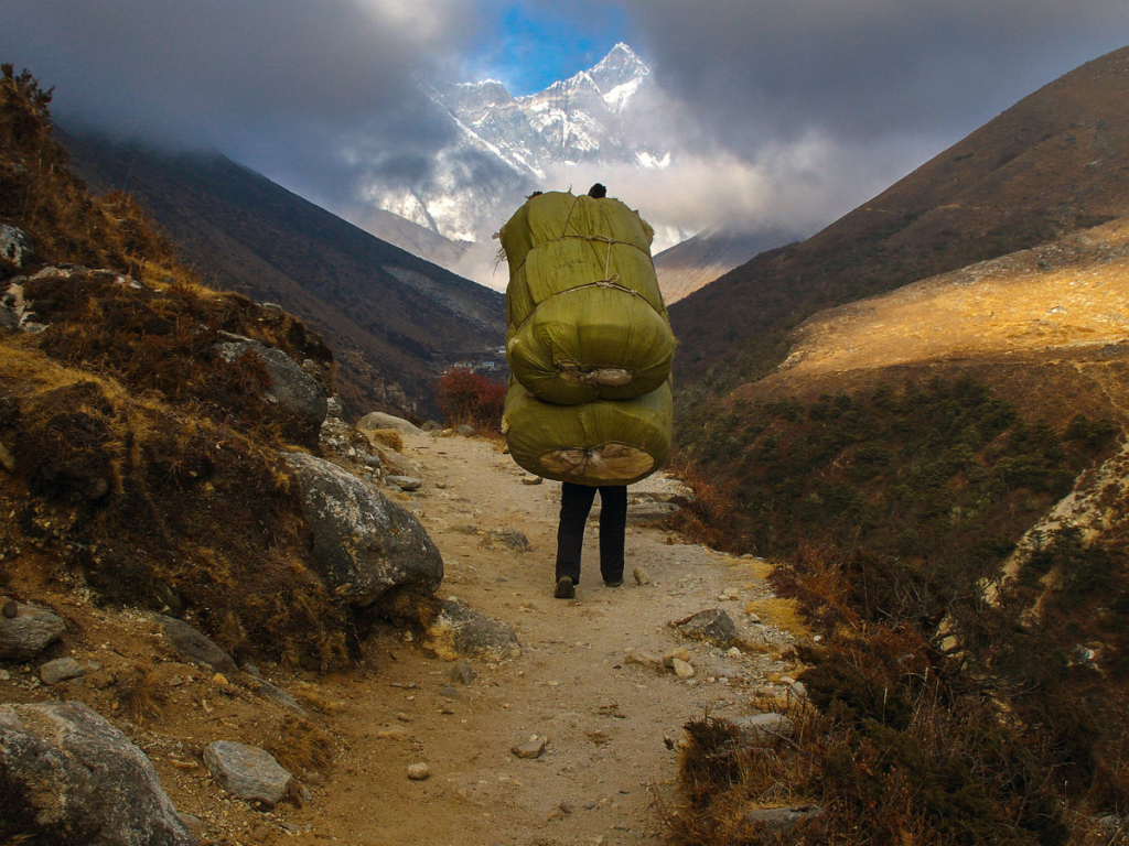 porter in ebc trekking